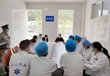 以“演”促提升 以“练”筑防线 ——会理市人民医院开展方舱医院接收新冠肺炎患者应急演练